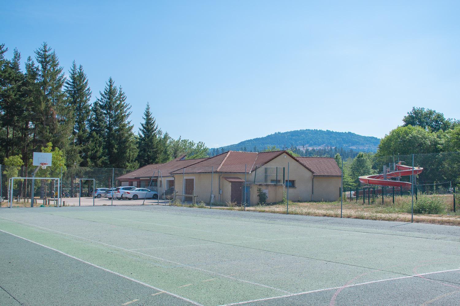 Village De Gites Du Malzieu Le Malzieu-Ville Екстериор снимка